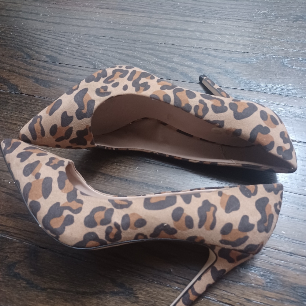 Shoes - Picture 2 of 4